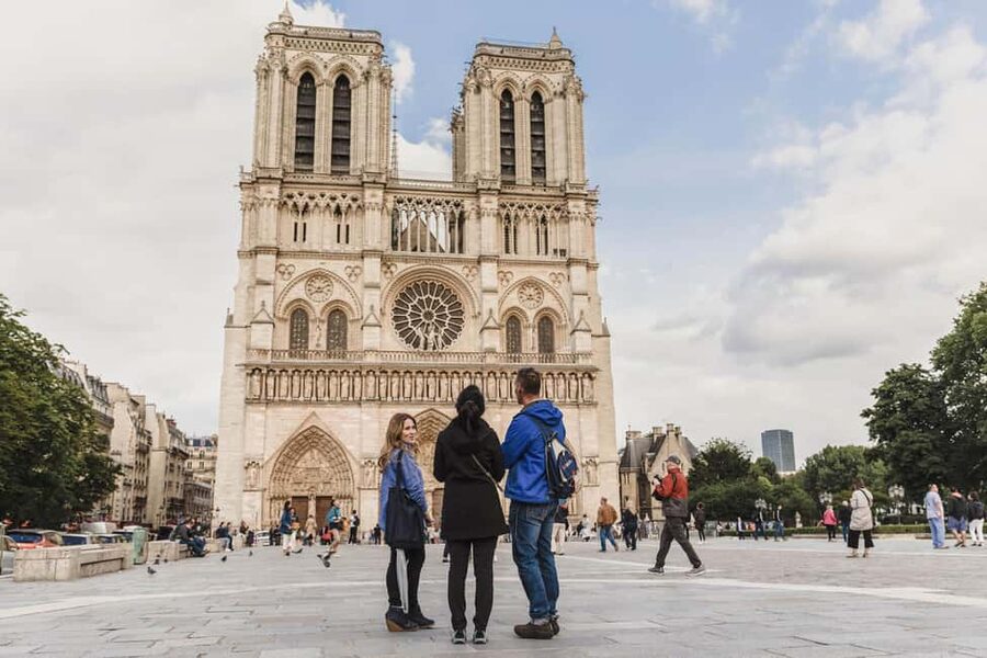 Paris: Notre Dame and Île de la Cité Walking Tour - Key points at a glance
