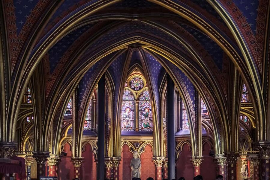Paris: Notre Dame and Île de la Cité Walking Tour - Meeting the guide beside Charlemagne