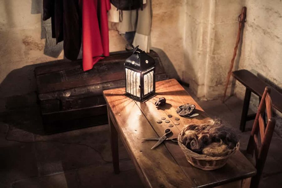 Paris: Notre Dame and Île de la Cité Walking Tour - Is 69 dollars a fair price?