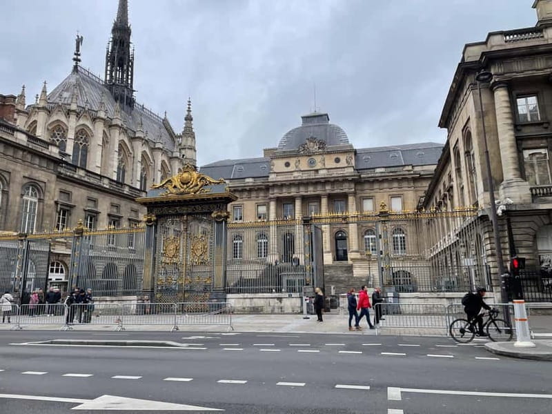 Paris: Notre-Dame Cathedral Exterior Guided Tour - Entering the restored cathedral on your own