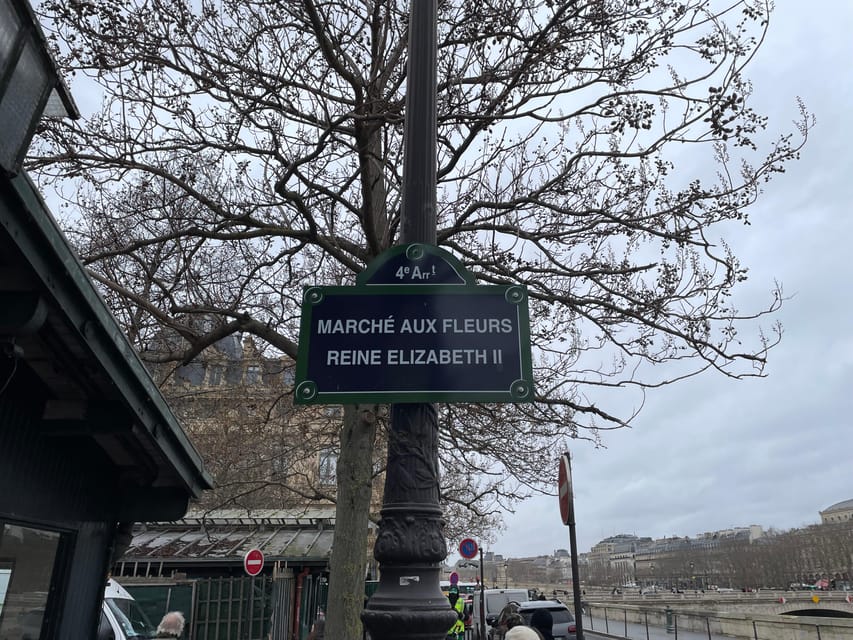 Paris: Notre-Dame Cathedral Exterior Guided Tour - Choosing the 4:30 pm departure and Mass option