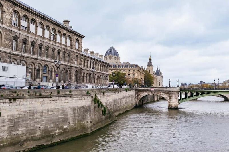 Paris: Notre-Dame Cathedral Exterior Guided Tour - How much walking is involved in one hour?