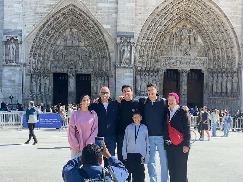 Paris: Notre-Dame Cathedral Exterior Tour & Free Entrance - Reading the Gothic façade and gargoyles