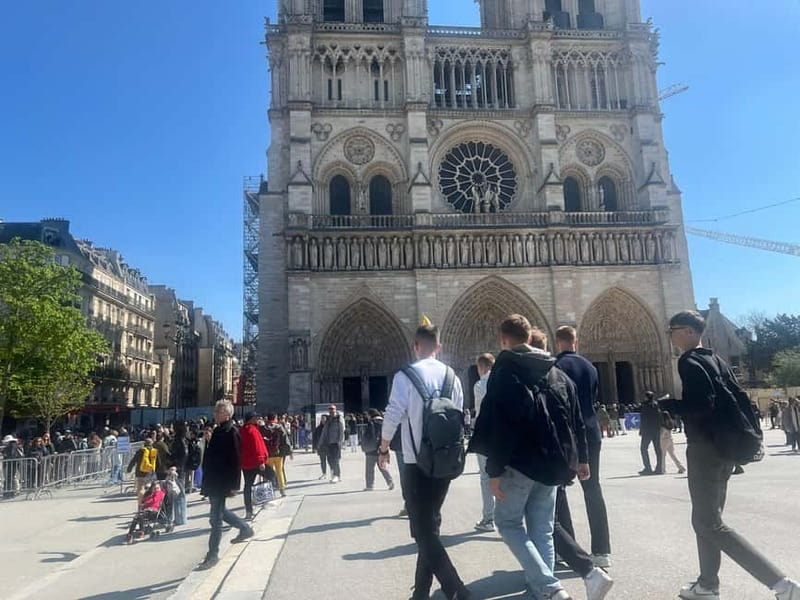 Paris: Notre-Dame Cathedral Exterior Tour & Free Entrance - The guides make the difference