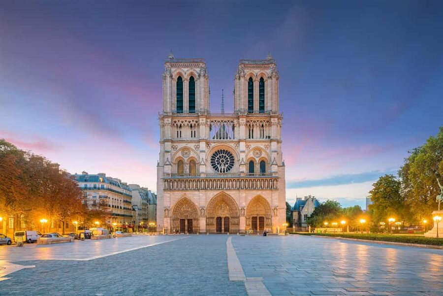 Paris: Notre Dame Cathedral Exterior Tour with Free Entry - Inside Notre Dame, you explore on your own