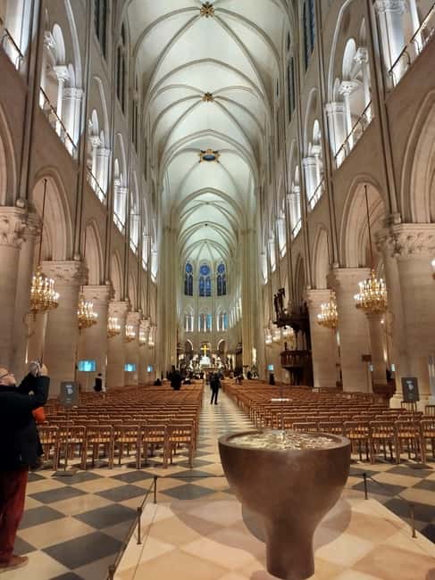 Paris: Notre Dame Cathedral Guided Tour of the Neighborhood - What you see during the one-hour walk