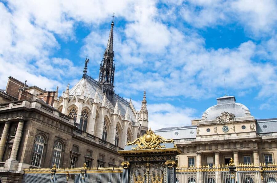 Paris: Notre Dame Outside Tour and Sainte Chapelle Ticket - Who should book this Paris walk?