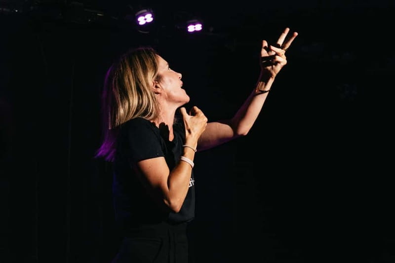 Paris: Oh My God She's Parisian! English Comedy Show - Practical timing tips for Théâtre Bo Saint-Martin