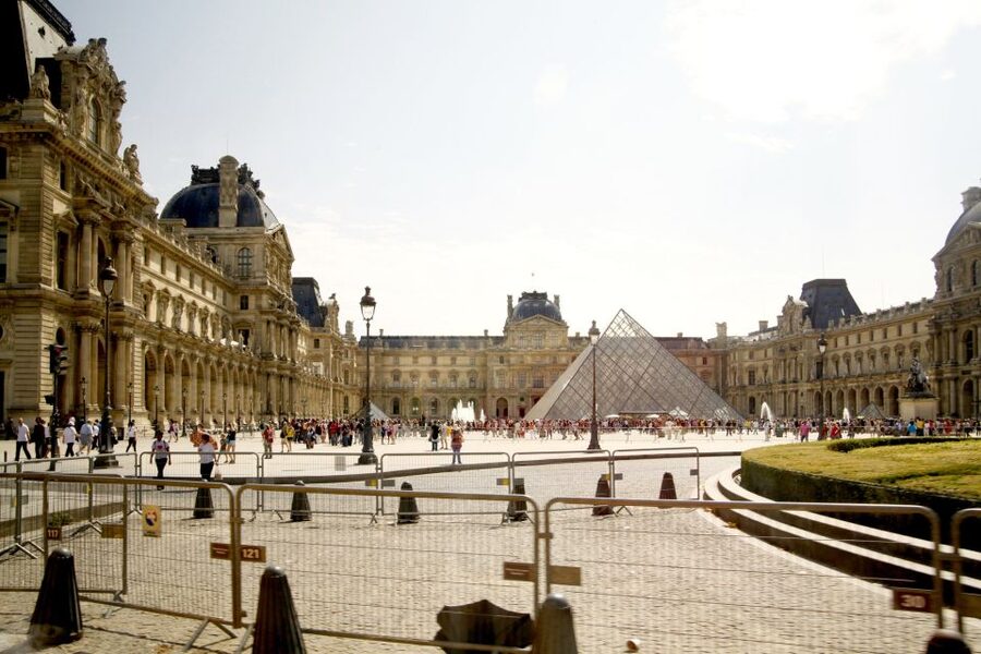 Paris: Openair Double Decker Bus Audio-Guided City Tour - Audio languages, seats, and comfort