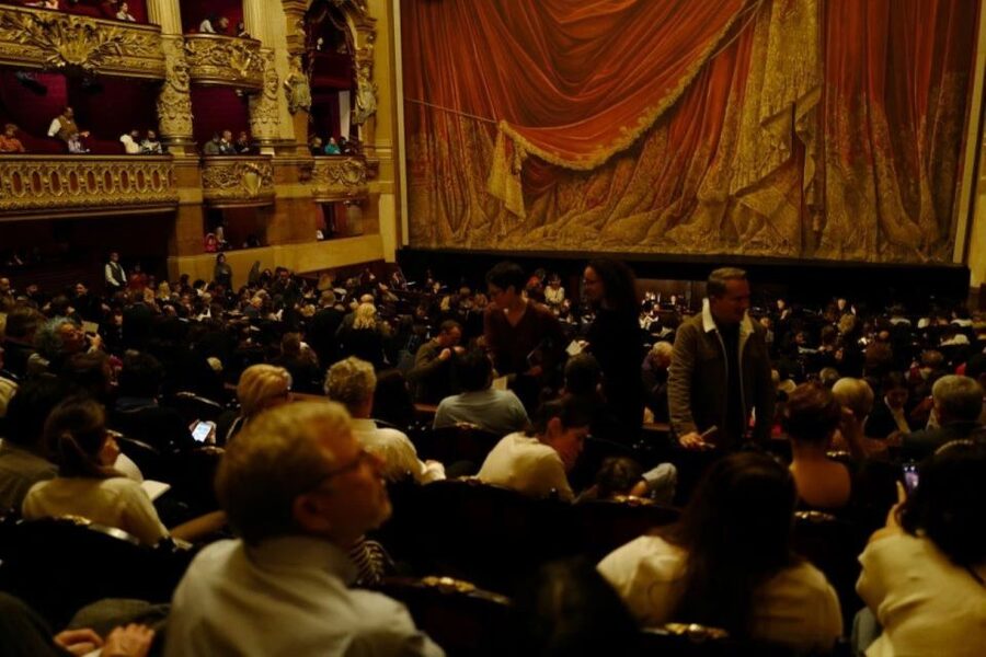Paris: Opera Garnier and Seine River Cruise Tickets - The one-hour Seine cruise