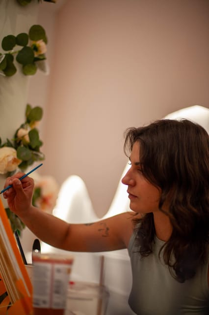 Paris : Painting experience in an art cafe - A creative pause near the Eiffel Tower