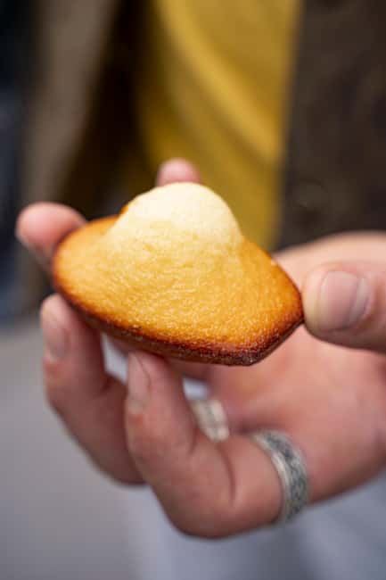 Paris : Pastries and Tragedies, The sweet tour of Montmartre - Windmills, slopes, and the uphill reality