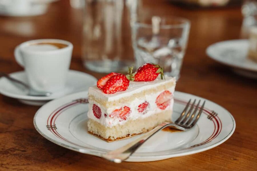 Paris: Pastry & Chocolate Walking Tour with Tastings - Five things to know before booking