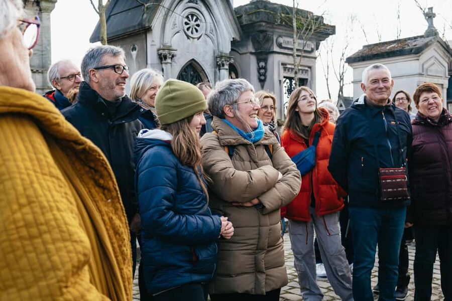 Paris: Pere Lachaise Cemetery Guided Tour - Why Père Lachaise works best with a guide
