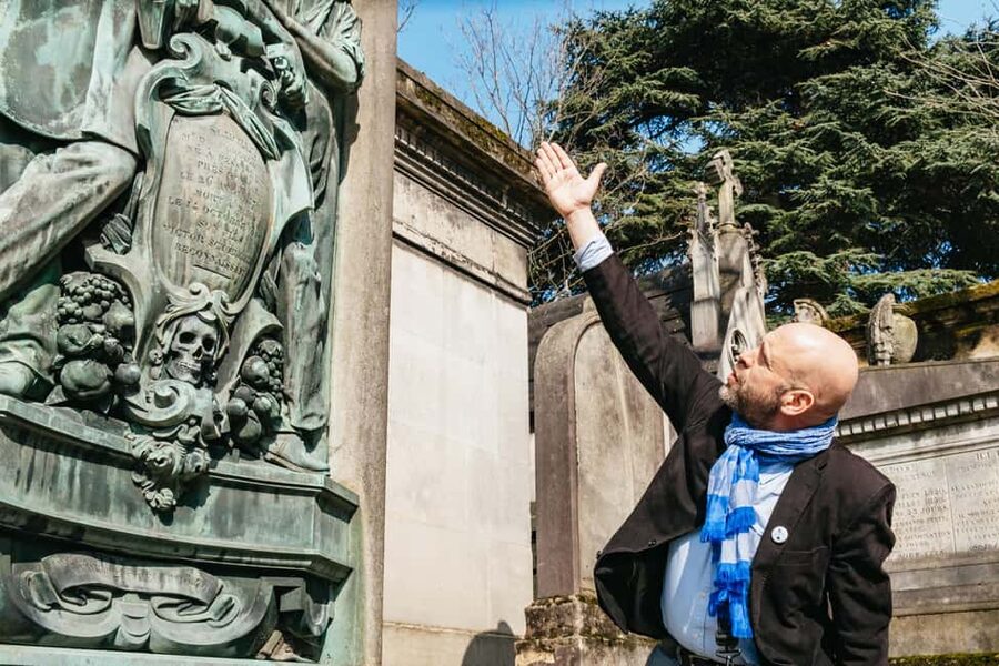 Paris: Pere Lachaise Cemetery Guided Tour - The first layer: funerary art and the cemetery’s design