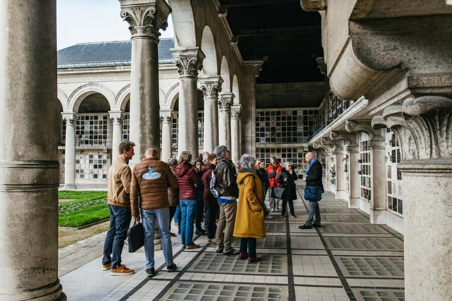 Paris: Pere Lachaise Cemetery Guided Tour - Who should book this Père Lachaise tour?
