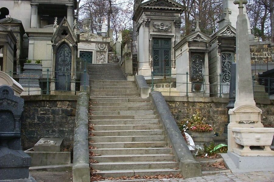 Paris: Père Lachaise Cemetery Walking Tour - How the 2.5-hour walk unfolds