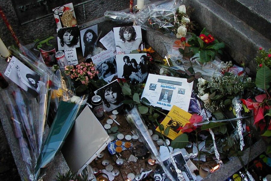 Paris: Père Lachaise Cemetery Walking Tour - The guide makes or breaks the visit