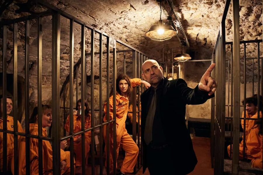 Paris : Perpette, l'expérience immersive - A Paris jail, orange jumpsuits, and a ready-made role