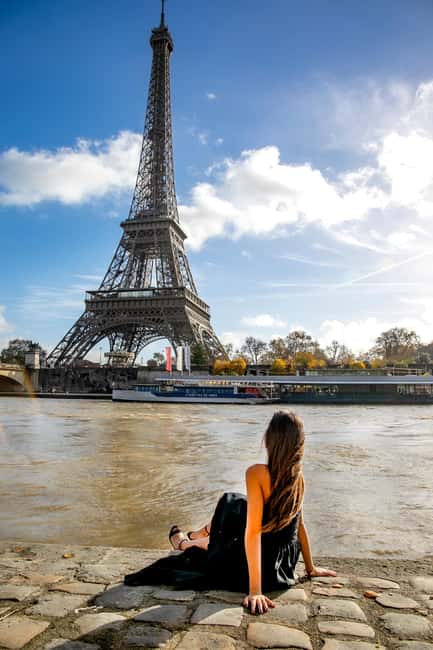 Paris: Photoshoot Around Eiffel Tower with 55 Edited Photos - Key points at a glance