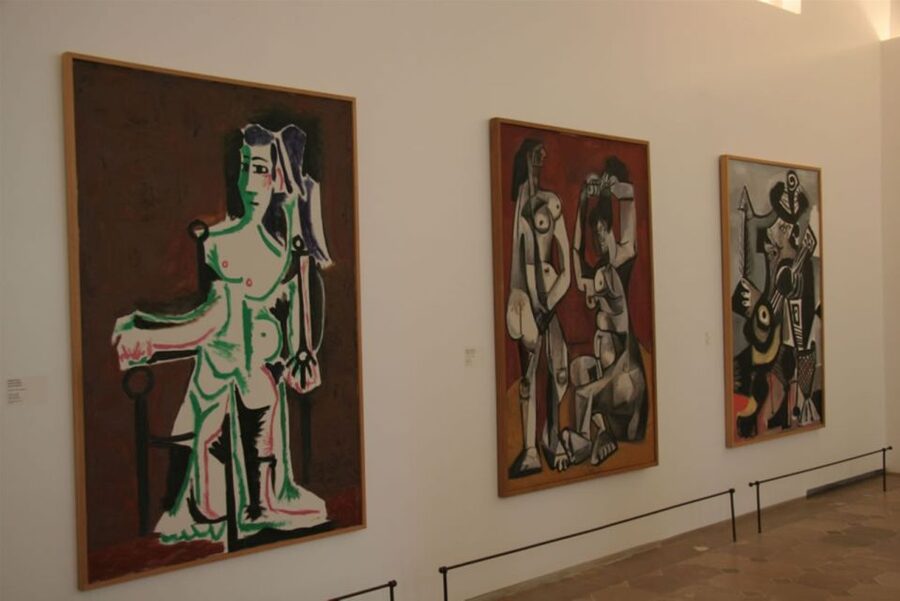 Paris: Picasso Museum Ticket & Optional Seine River Cruise - Entering the 17th-century mansion on Rue de Thorigny