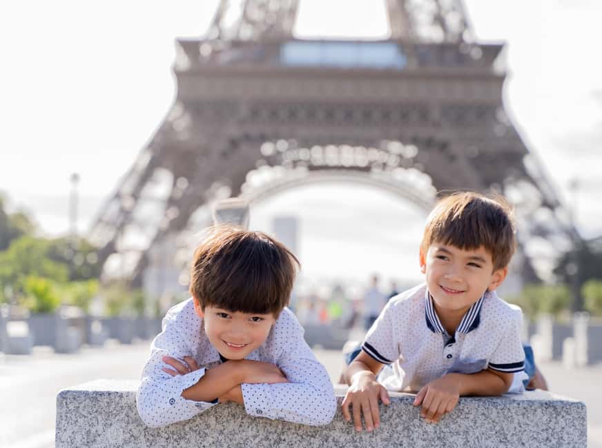 Paris: Premium Photoshoot with Iconic Eiffel Tower Views - The 1st arrondissement photo stop
