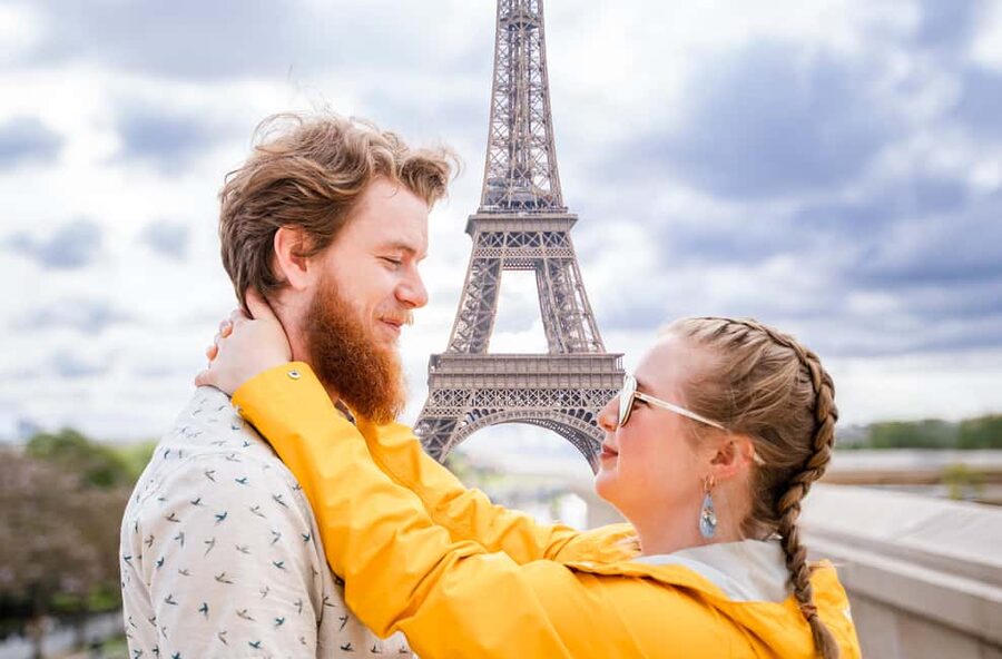 Paris: Premium Photoshoot with Iconic Eiffel Tower Views - Choosing between 15 and 75 minutes