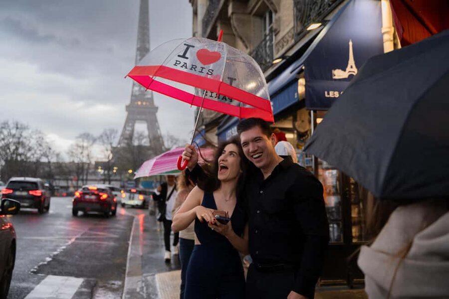 Paris: Premium Photoshoot with Iconic Eiffel Tower Views - What the photographer adds