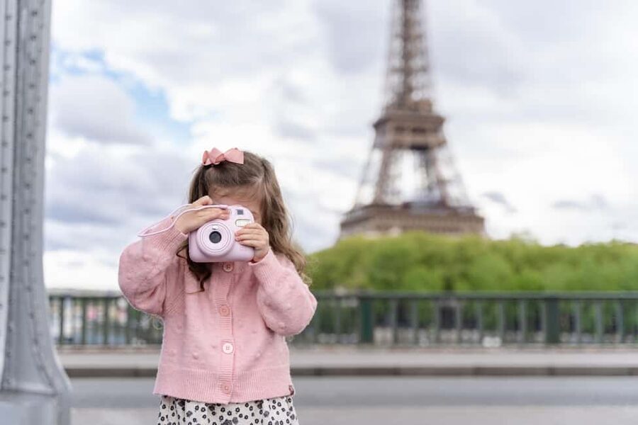 Paris: Premium Photoshoot with Iconic Eiffel Tower Views - Editing, delivery, and what is included