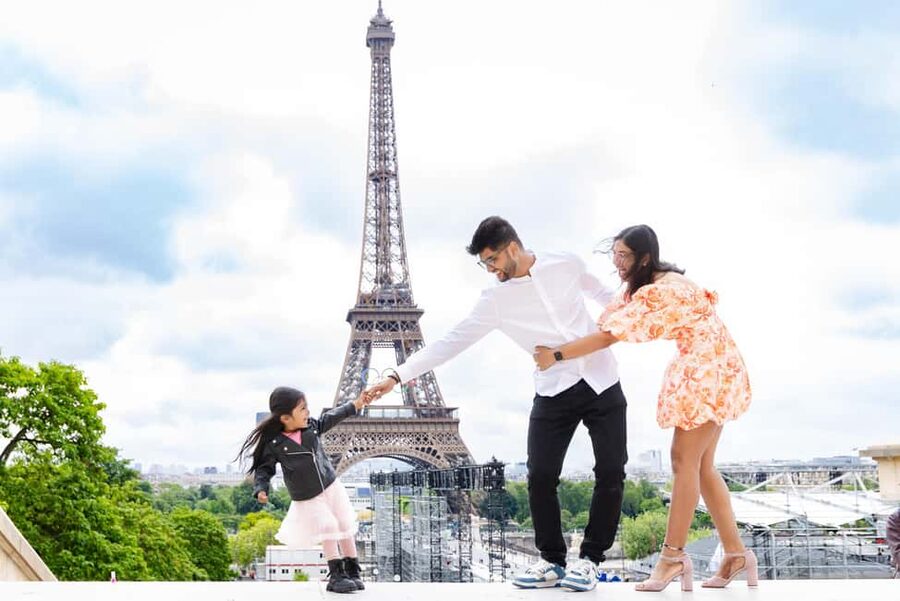 Paris: Premium Photoshoot with Iconic Eiffel Tower Views - The value of the $42 starting price