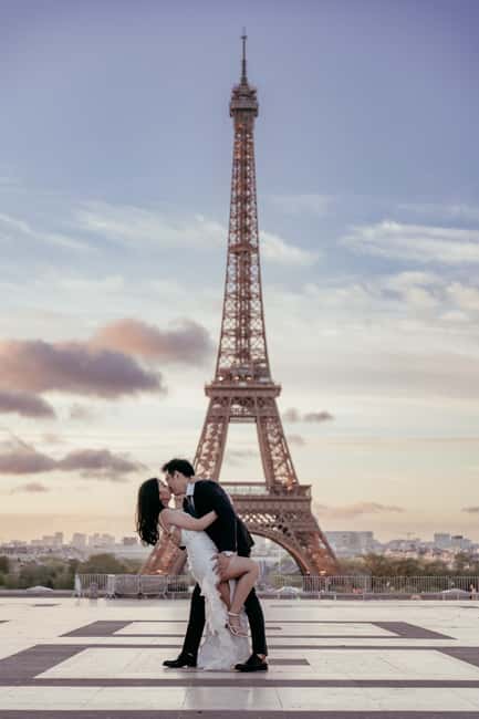 Paris: Premium Professional Photo Shoot - The Eiffel Tower: classic views with room for variety