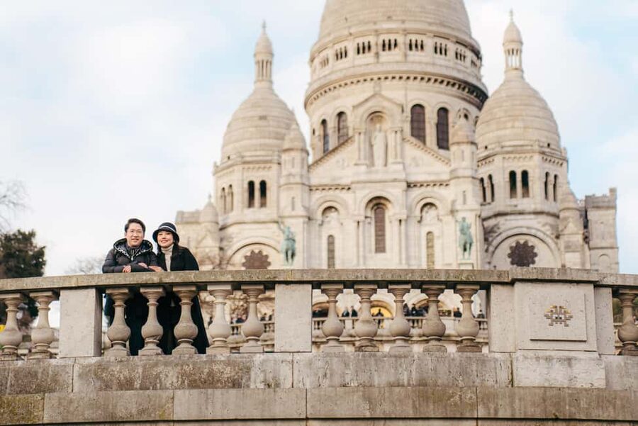 Paris: Premium Professional Photo Shoot - How the photographer helps you look natural