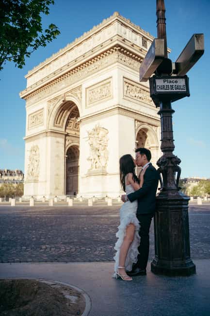 Paris: Premium Professional Photo Shoot - Booking details that affect your decision