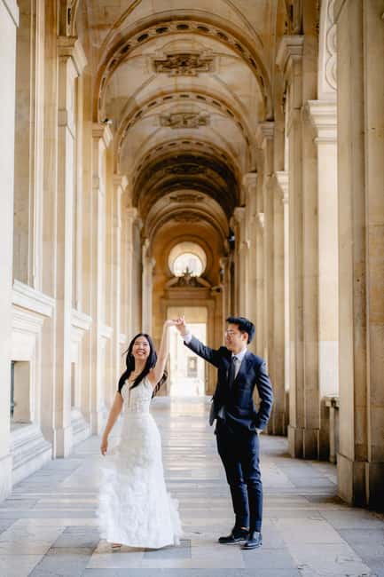 Paris: Premium Professional Photo Shoot - Planning the spot before the camera comes out