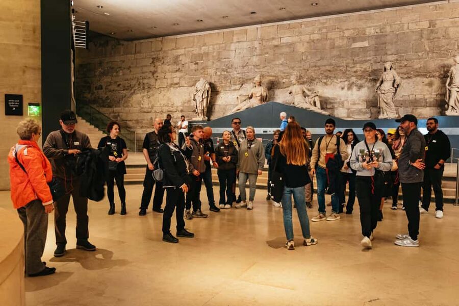 Paris: Priority Access Louvre with Host -Direct to Mona Lisa - After the Mona Lisa, the Louvre is yours