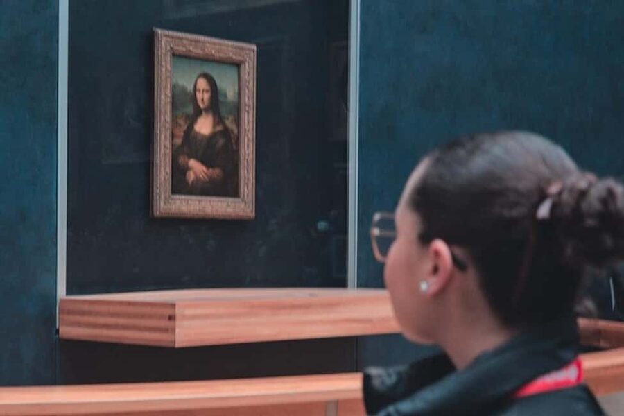 Paris: Priority Access Louvre with Host -Direct to Mona Lisa - What kind of guide should you expect?
