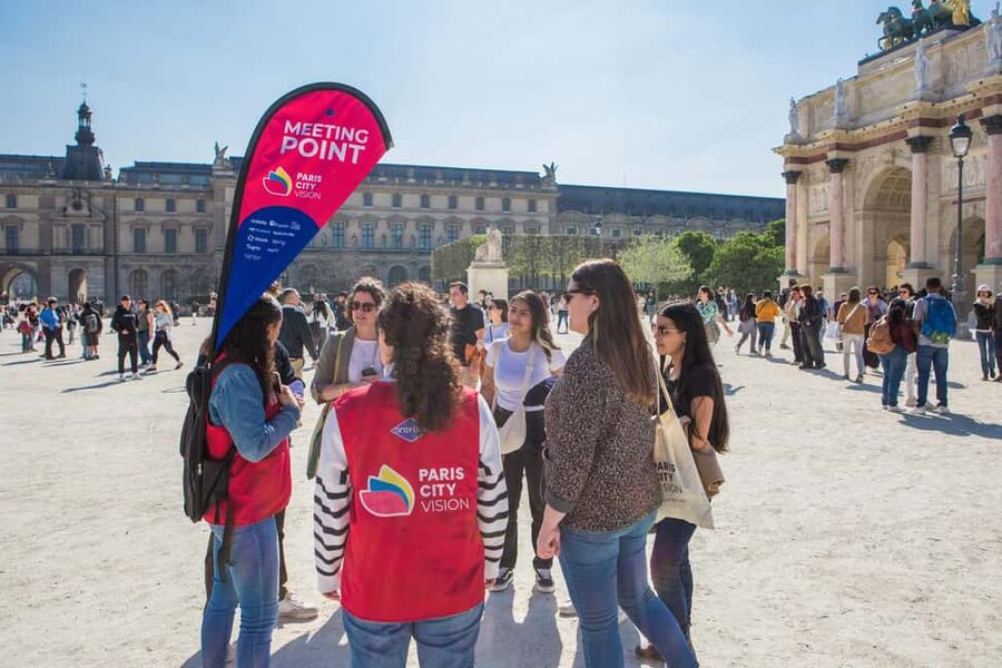 Paris: Priority Access Louvre with Host -Direct to Mona Lisa - Walking, stairs, and pace