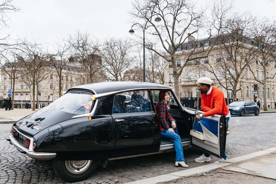 Paris: Private Guided City Tour in a Traction Avant or DS 21 - Why a vintage Citroën changes the Paris tour