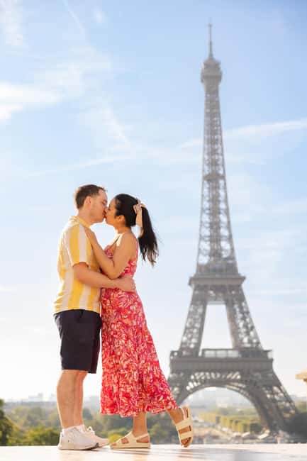 Paris: Private Photoshoot at the Eiffel Tower - The Eiffel Tower photo stop