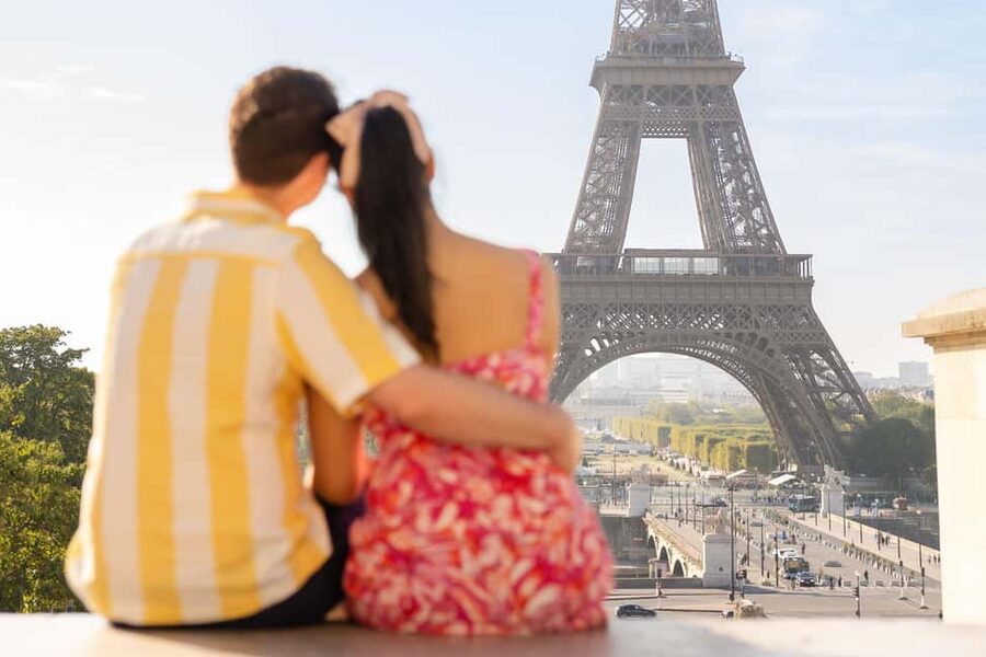 Paris: Private Photoshoot at the Eiffel Tower - Edited photos within 48 hours
