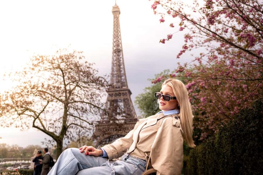 Paris: Private Photoshoot Near the Eiffel Tower - Small details that can make the hour better