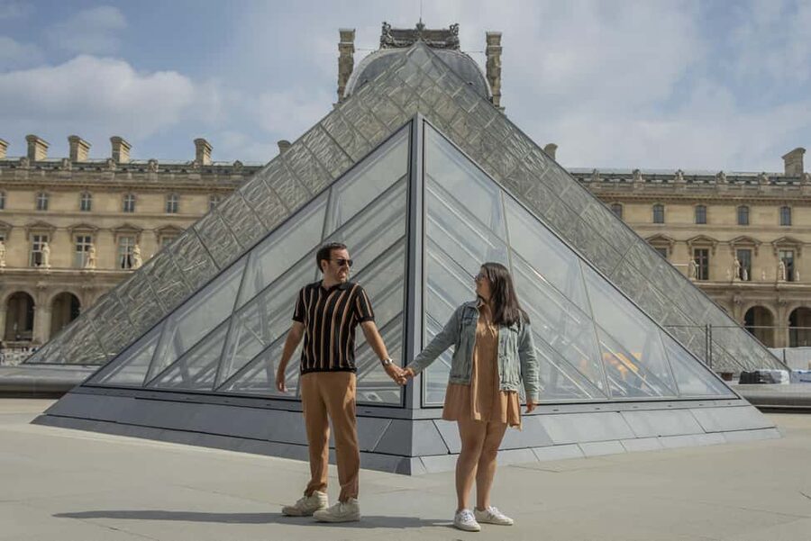 Paris: Private Photoshoot Outside the Louvre Museum - The 45-minute Louvre photo stop