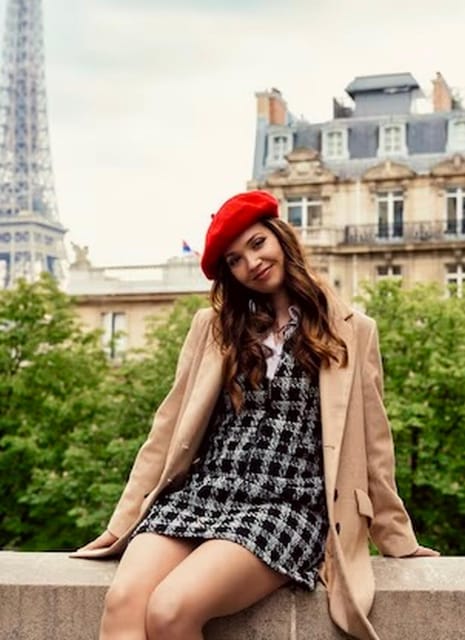 Paris : Private Professional Photoshoot at the Eiffel Tower - The Eiffel Tower stop keeps the landmark front and center