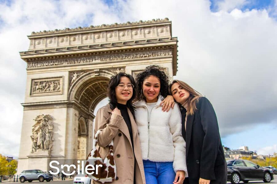 Paris: Professional Photoshoot at the Arc de Triomphe - What the photographer adds to your pictures
