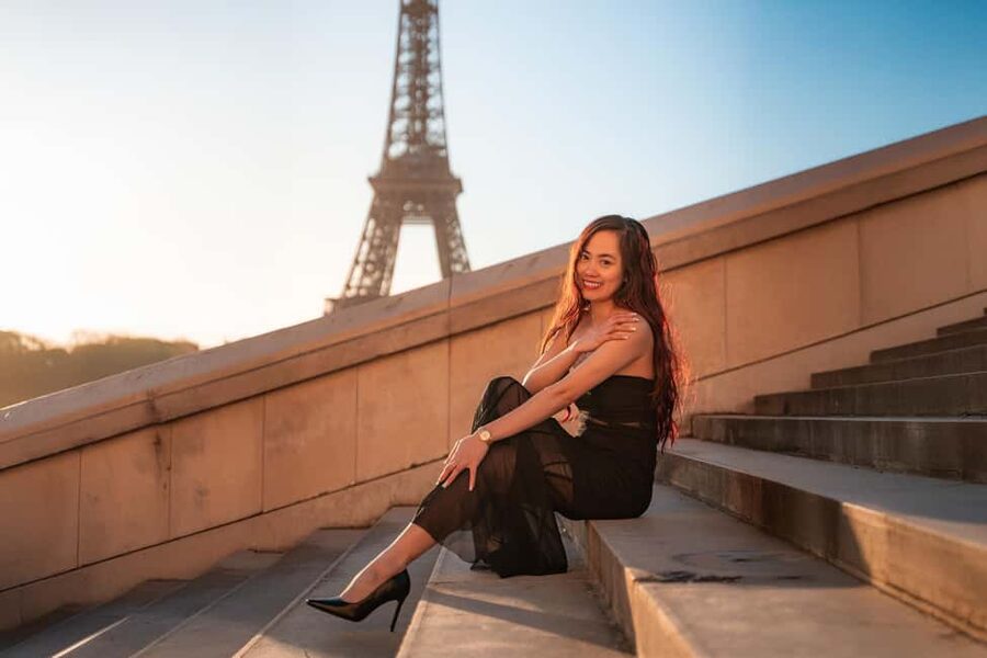 Paris: Professional Photoshoot with the Eiffel Tower - The Eiffel Tower backdrop in different conditions