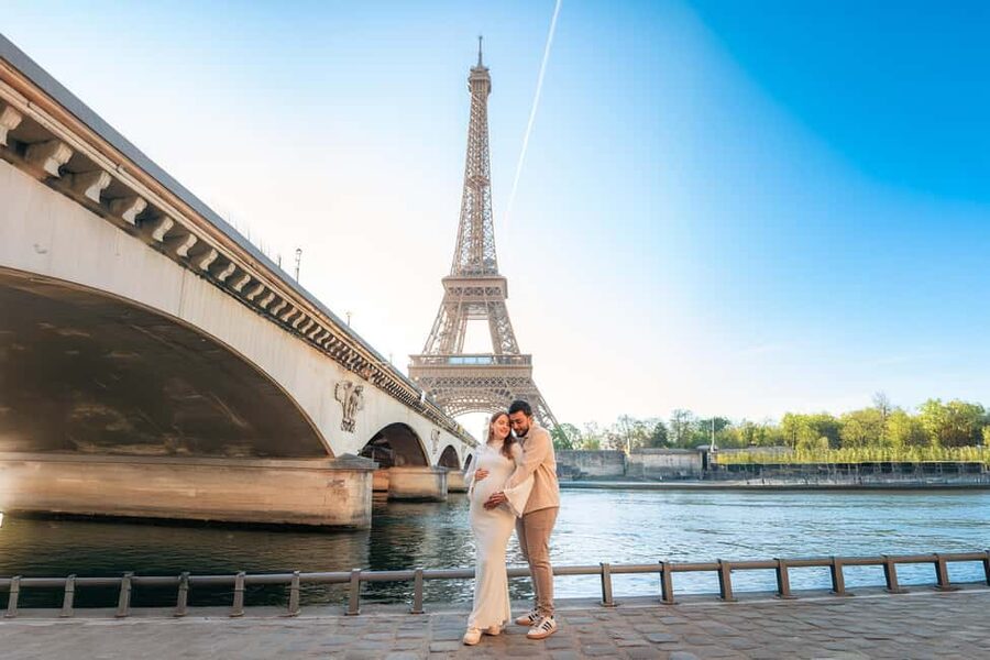 Paris: Professional Photoshoot with the Eiffel Tower - Languages, access, and practical planning
