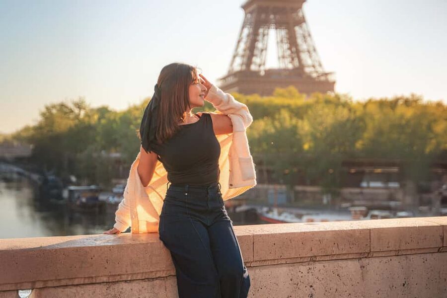 Paris: Professional Photoshoot with the Eiffel Tower - What happens at the three or four photo spots