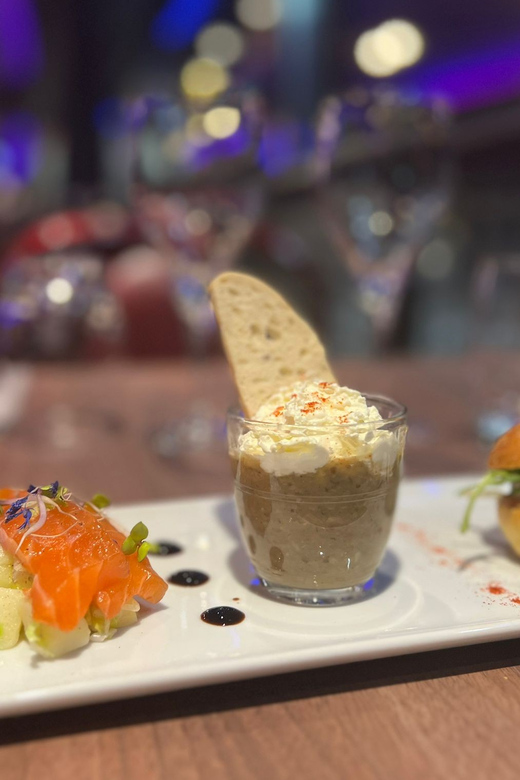 Paris: River Seine Cruise with 3-Course Lunch - Leaving the city behind for two hours