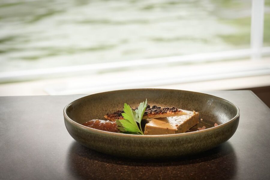 Paris: Romantic Cruise with 3-course Dinner on Seine River - Musée d’Orsay, Pont des Arts, and the Louvre