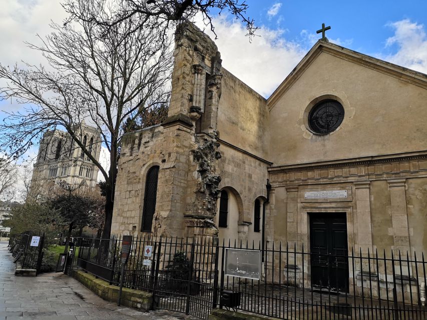 Paris: Romantic Piano Concert at Saint-Julien-le-Pauvre - What happens from arrival to the final note